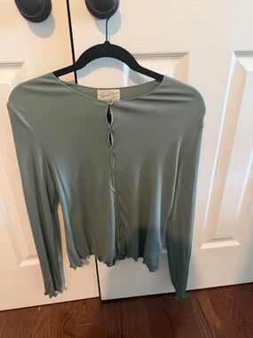 Universal Thread Sage Green Ribbed Button-Front Long Sleeve Top